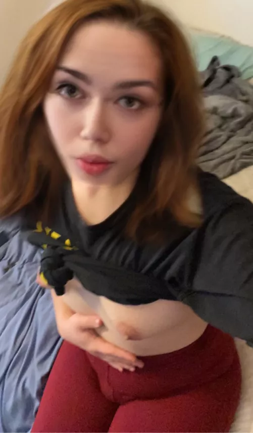 Lemme suck you while you game🤤🫣