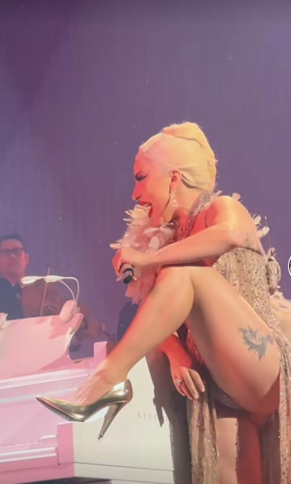 let me worship you queen