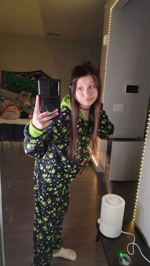 mirror selfie alien!