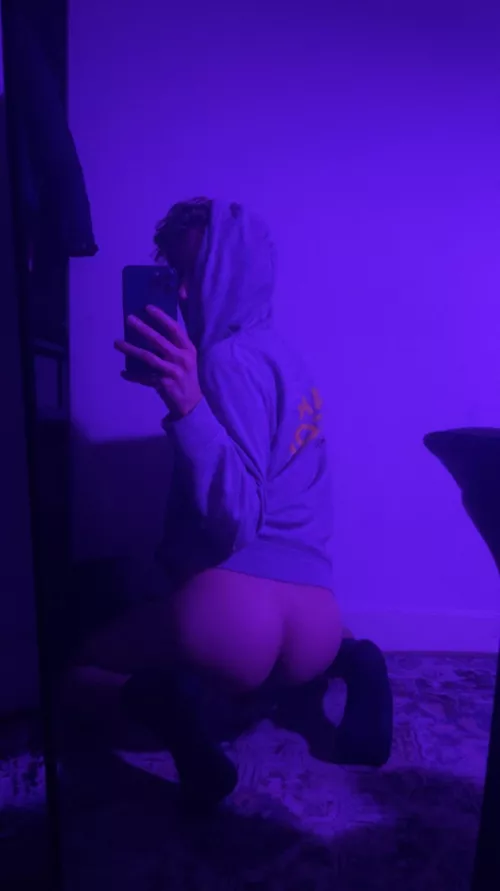 Playing with the new Hue lights 💜 amongst other things ;)