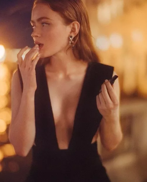 sadie sink has my dick standing straight up right now