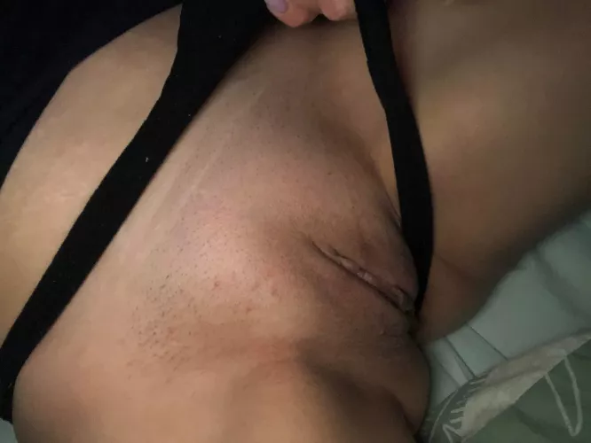 She wakes up wet and ready. Could you resist giving her a load before you go to work? 😏