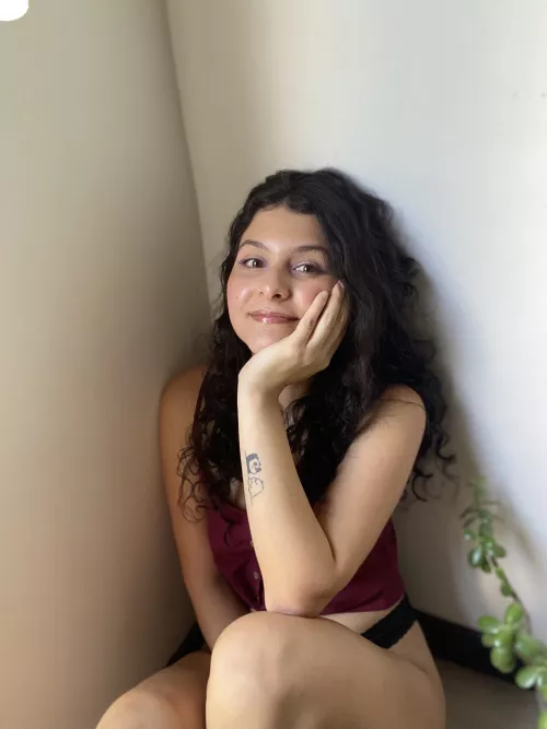 Young latina know how to move on top