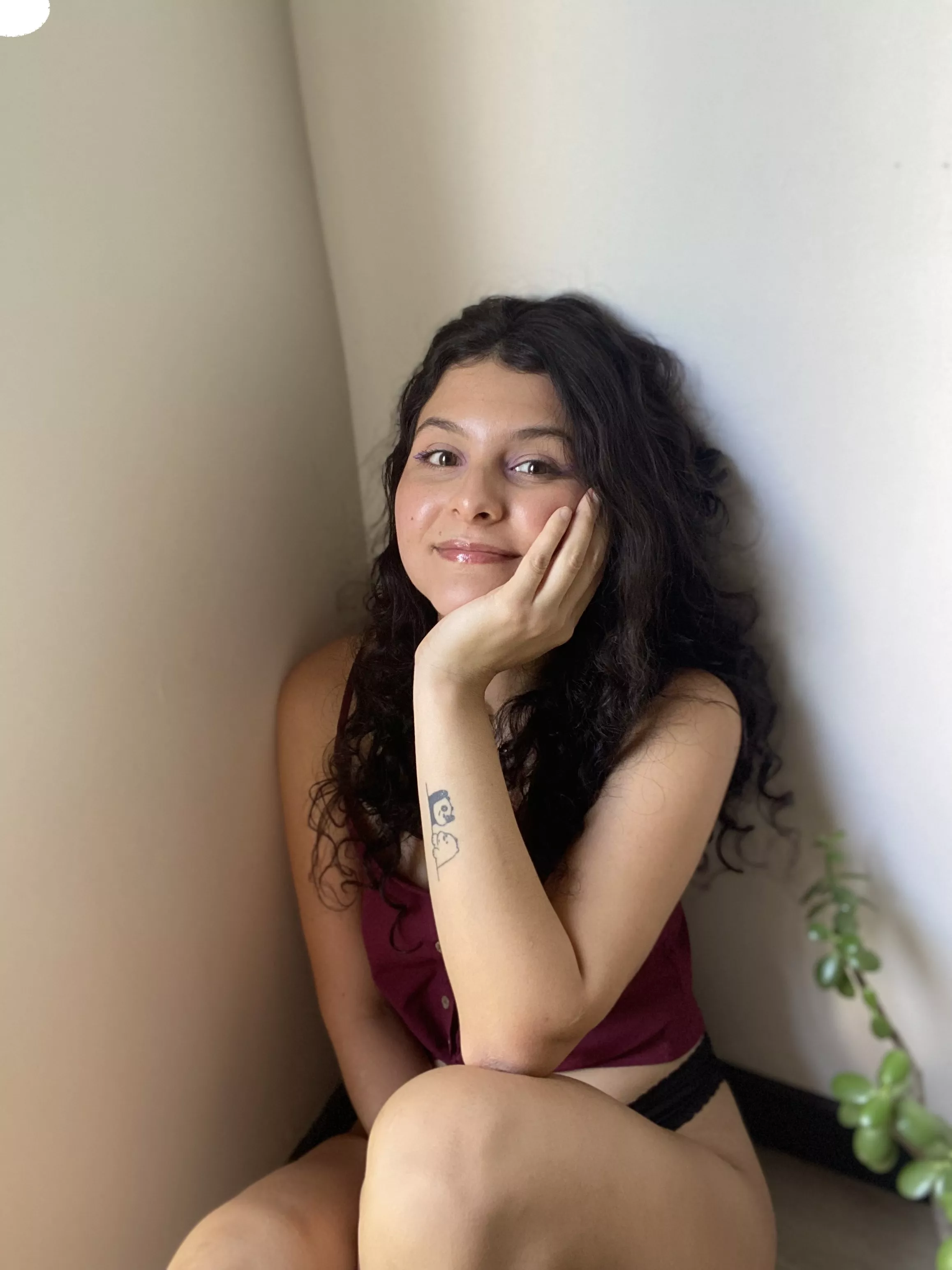 Young latina know how to move on top