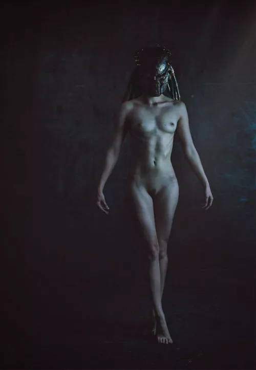 A female predator trained by Yautjas