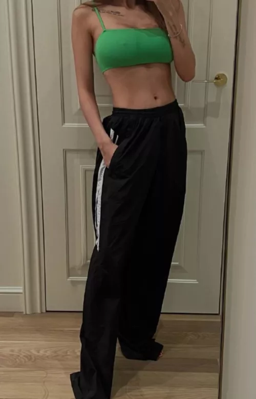 Belly and slight pokies