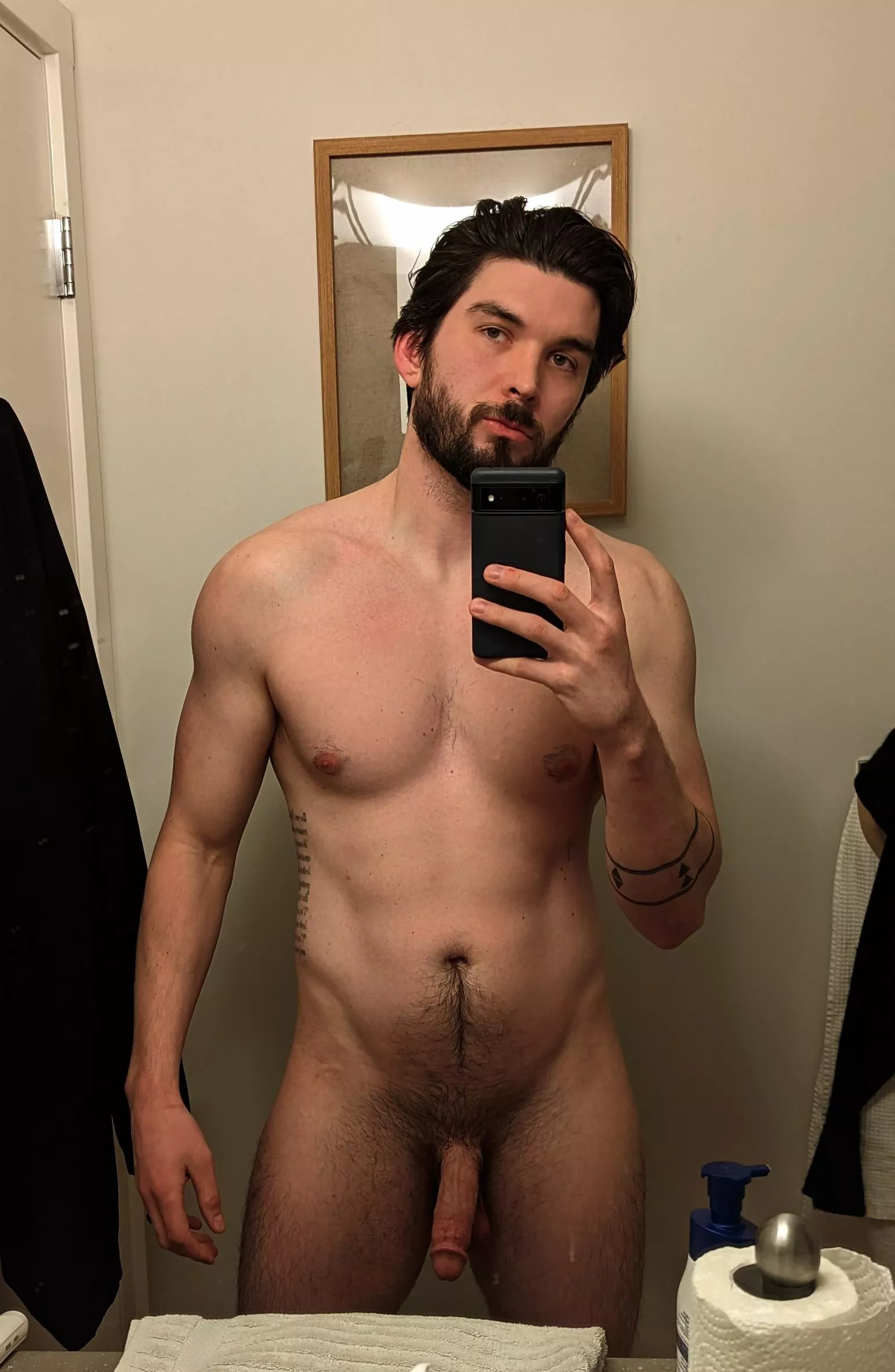 Come save me from a lazy rainy day 🇨🇦🖤