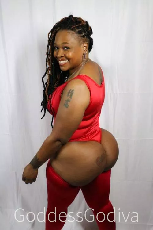 Do you want to see more of me honey? Go to my profile.