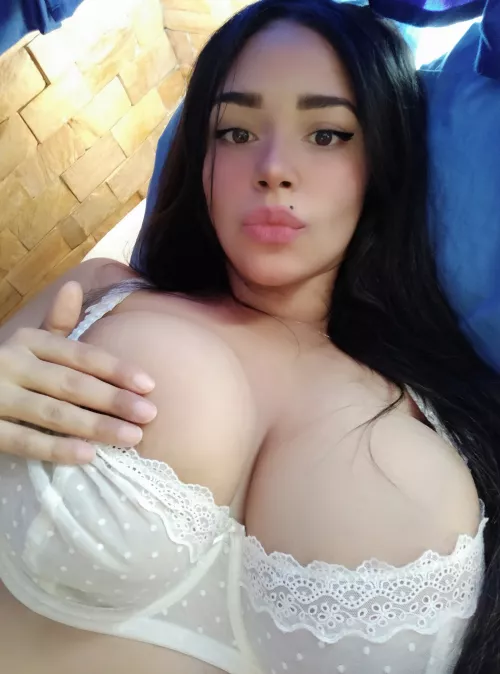 Drop an emoji if you find me attractive 💗