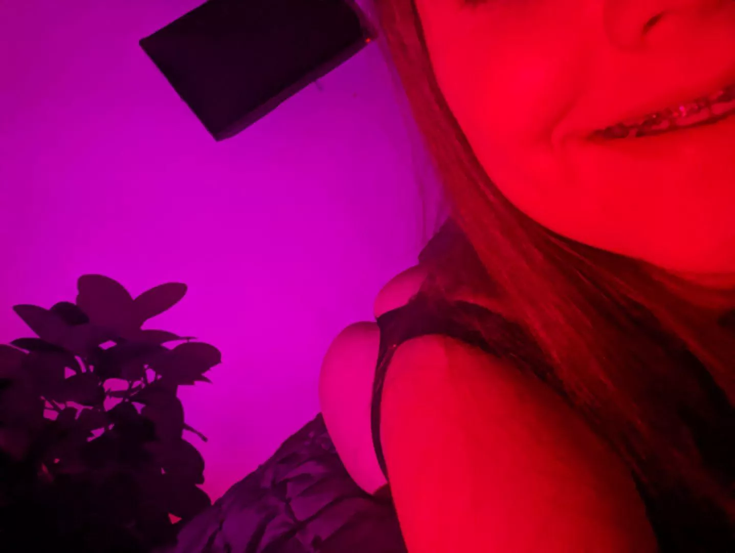 F18 - just filmed my first sex tape, wanna see ?