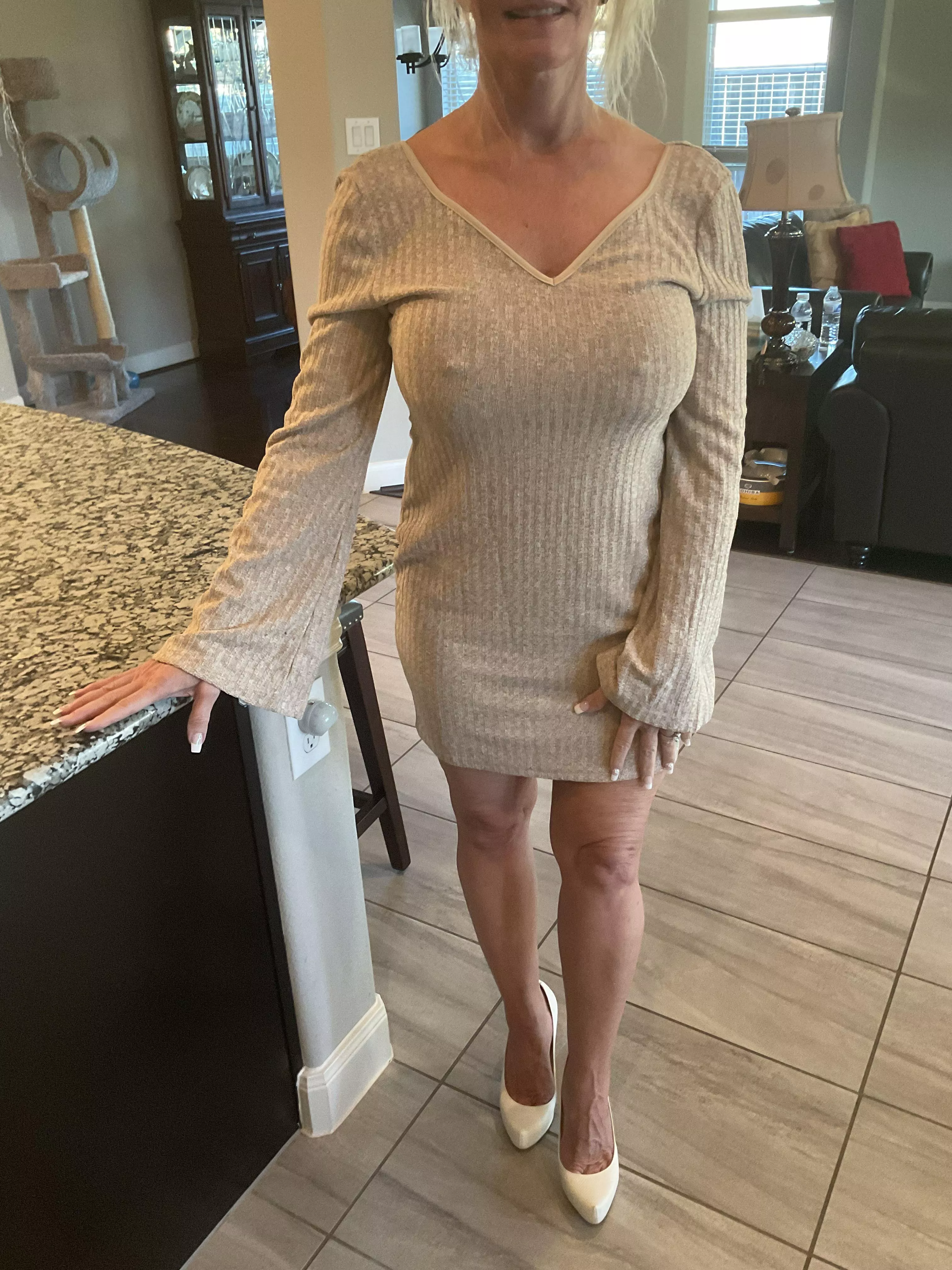 (F61) Front view. Keep scrolling down and you’ll see the rear view. Let me know which you prefer!