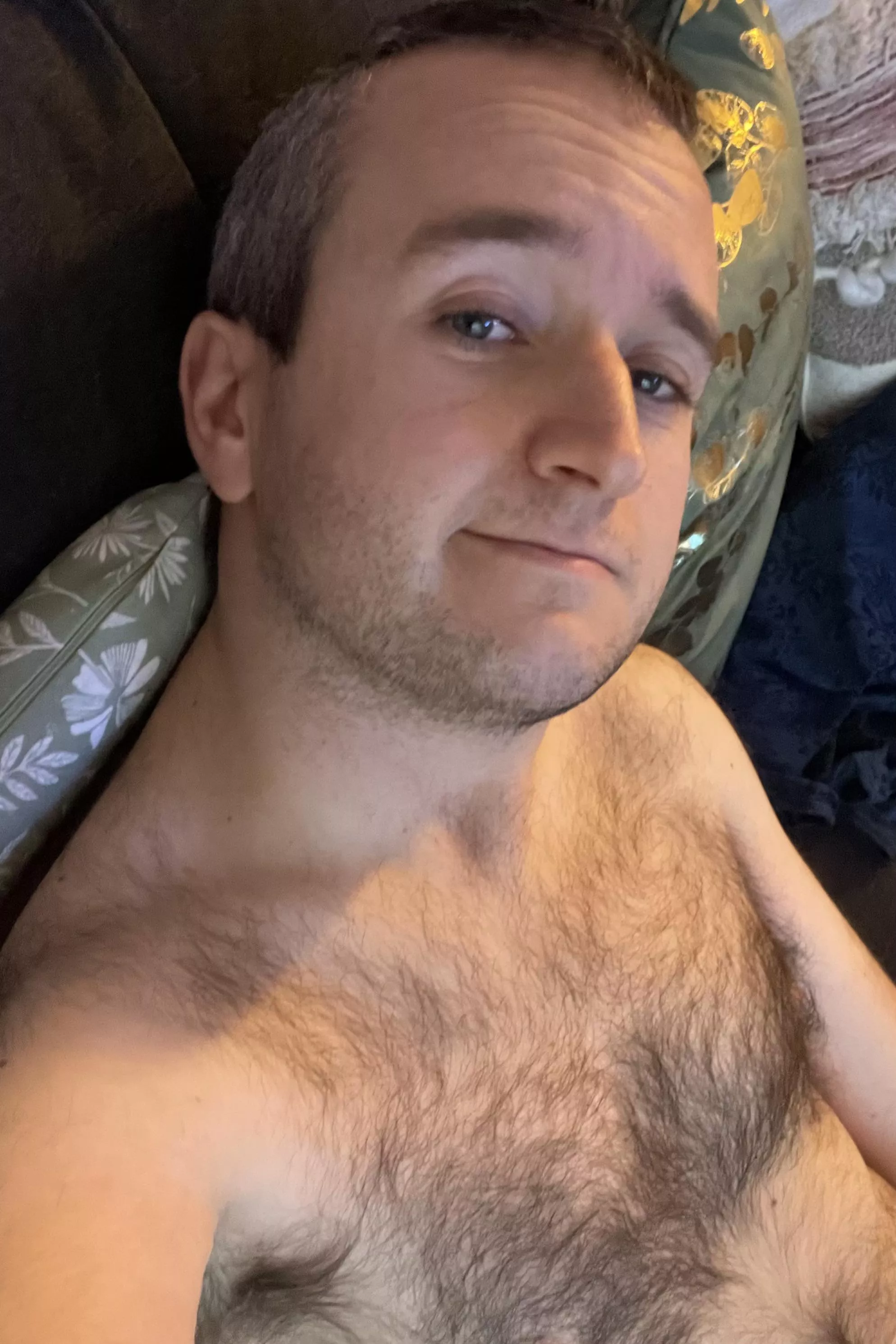 Happy hump day everyone! Anyone want a furry cuddle? 😊