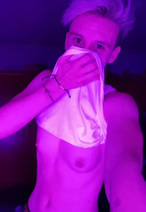 Hmm my shirt smells like... ;)