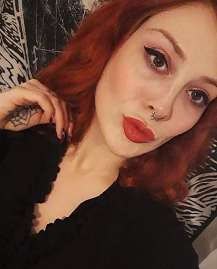 I hope you like pale pierced redheads 🙈😘