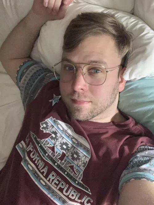 I love this shirt, such a good thrift store find! Hmu if you wanna get to know me.