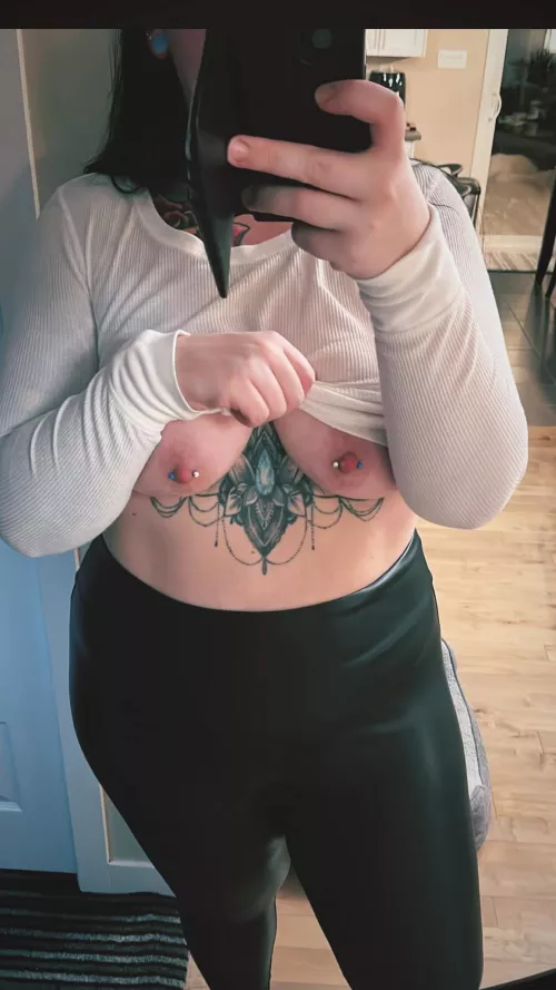 i love to show my piercings 💋😈💋