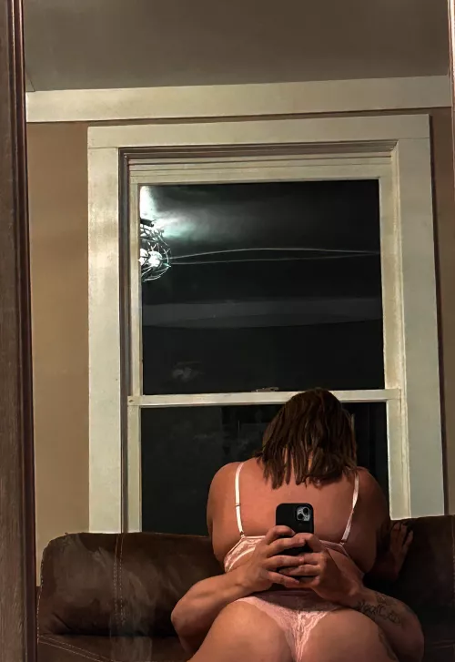 I love watching her ride in the mirror 🥵