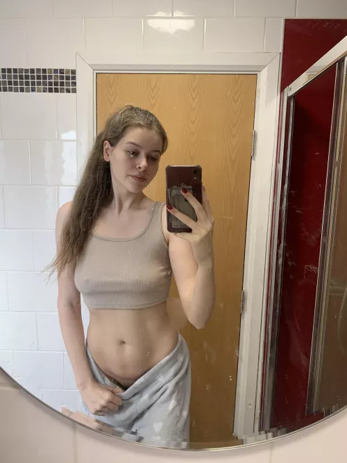 I’m filming a new porno tomorrow w a guy that’s 8 years older than me 🥵