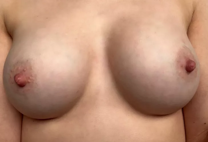 I’m late for titty tuesday😫