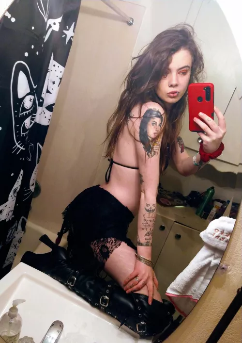 I'm the Hottest and I know it. Resistance is futile in the presence of Divinity. [domme]