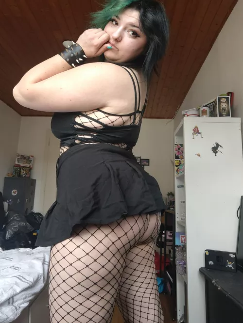 I've heard you're interested in big goth asses
