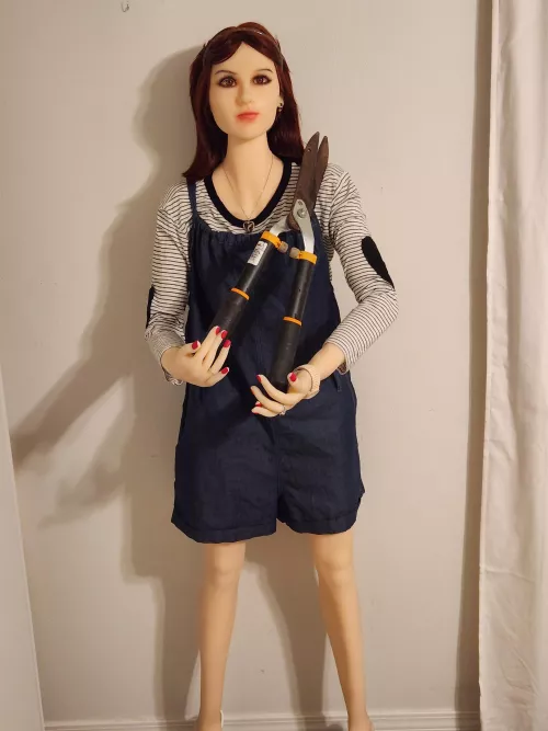 Katie says she is going to go work in the garden and later she wants to save a horse. Now where did I out my cowboy hat?