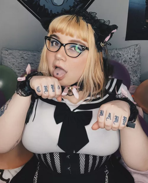 Let me be your neko girl 🐱💕