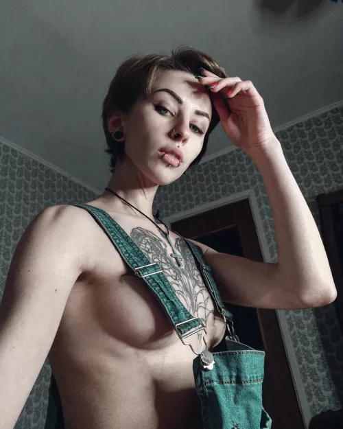 lets get hot under the mistletoe