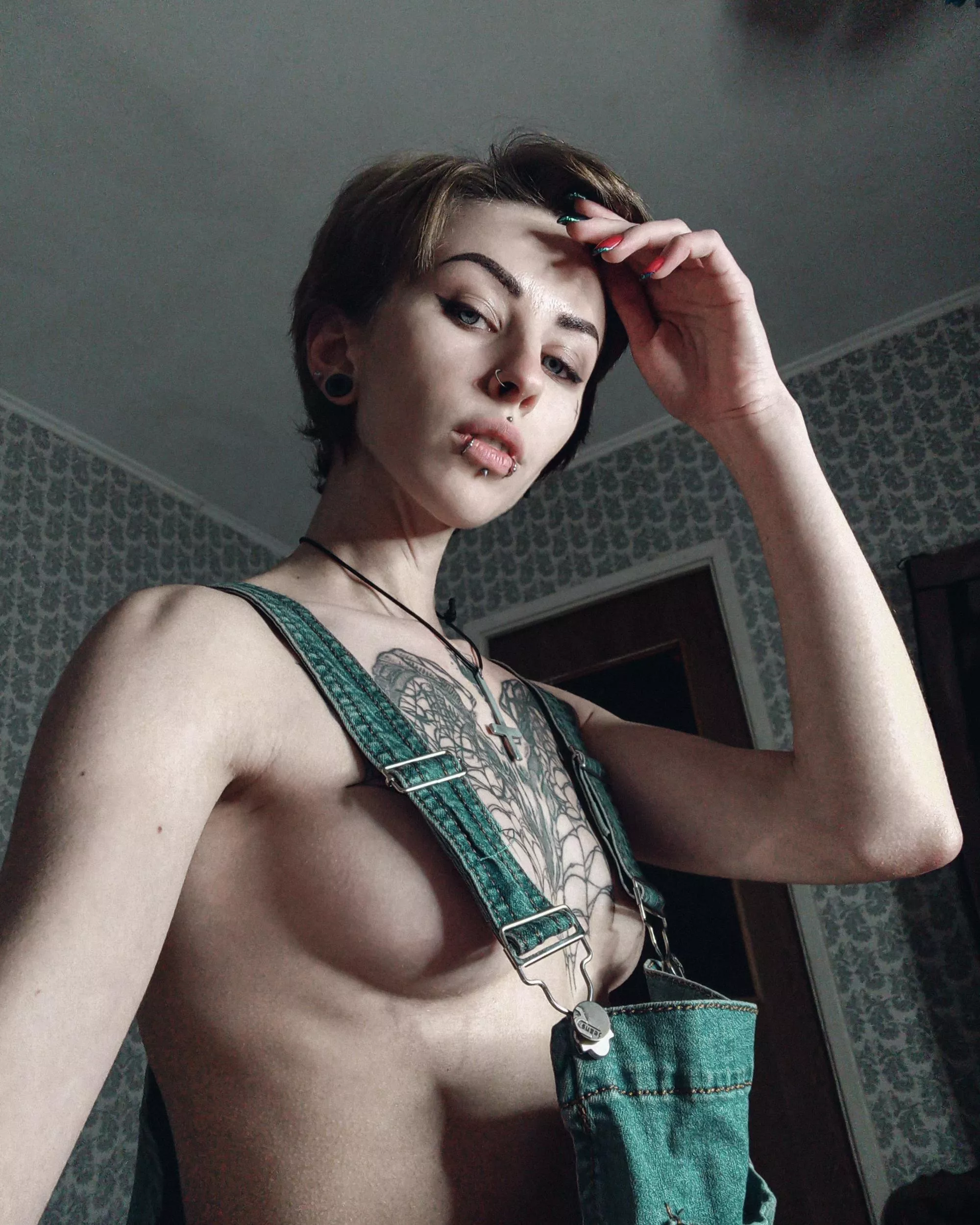 lets get hot under the mistletoe