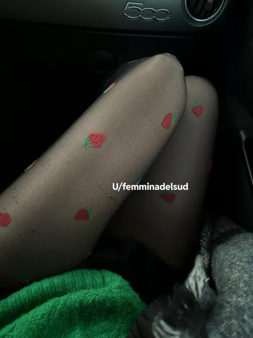 Live Photo in the car… do u like 🍓?
