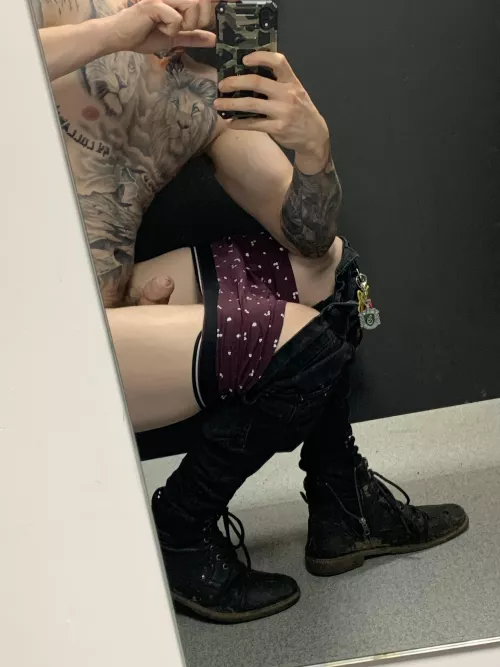 Locker room fun 👀