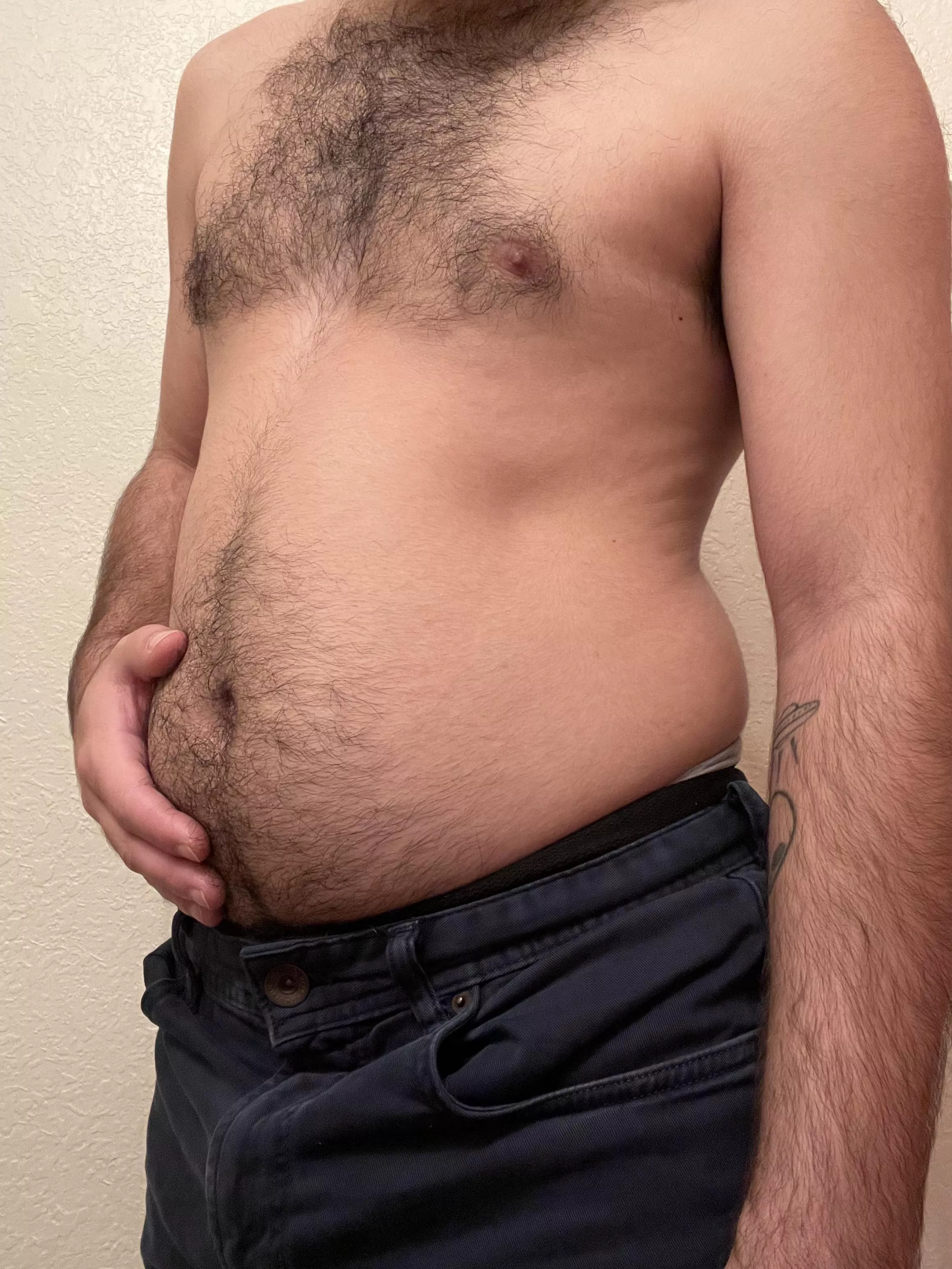 my ideal man would be the first one to raid the snack pile and would never say no to extra breadsticks at olive garden with a luscious beard and a worth while cock