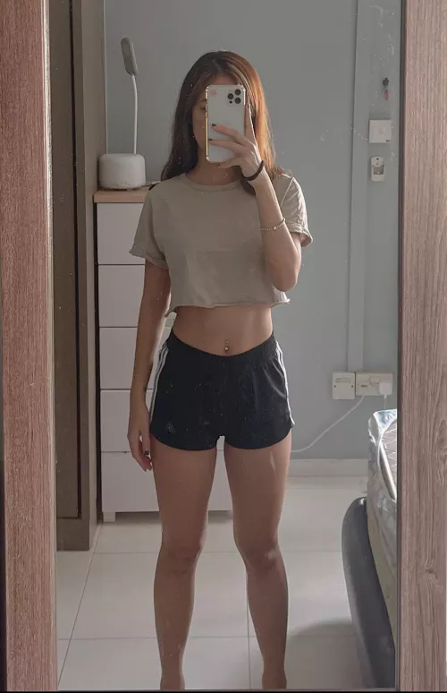 Nice legs and midriff