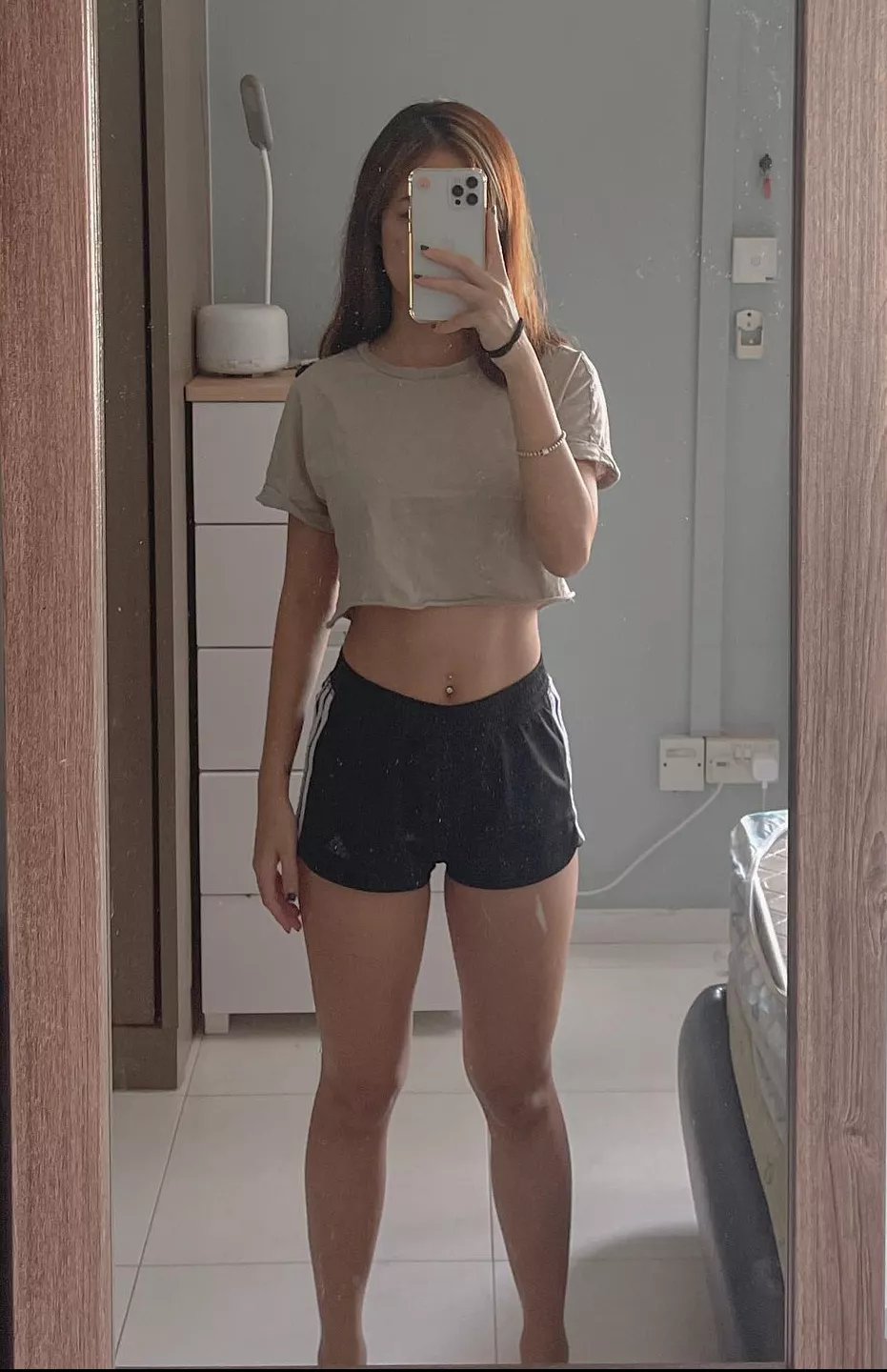 Nice legs and midriff
