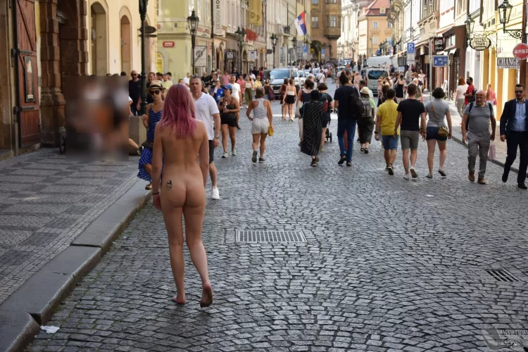 Nude Amalia and some cf on Charles Bridge. VI
