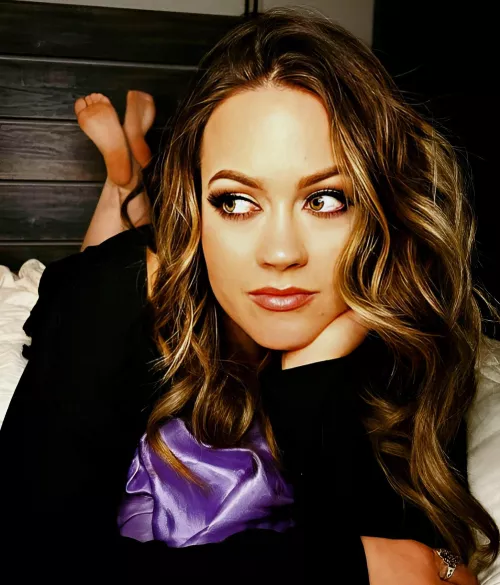 pretty woman _ feet in the pose