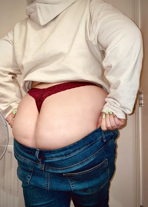 Putting jeans on is a daily struggle 🥵