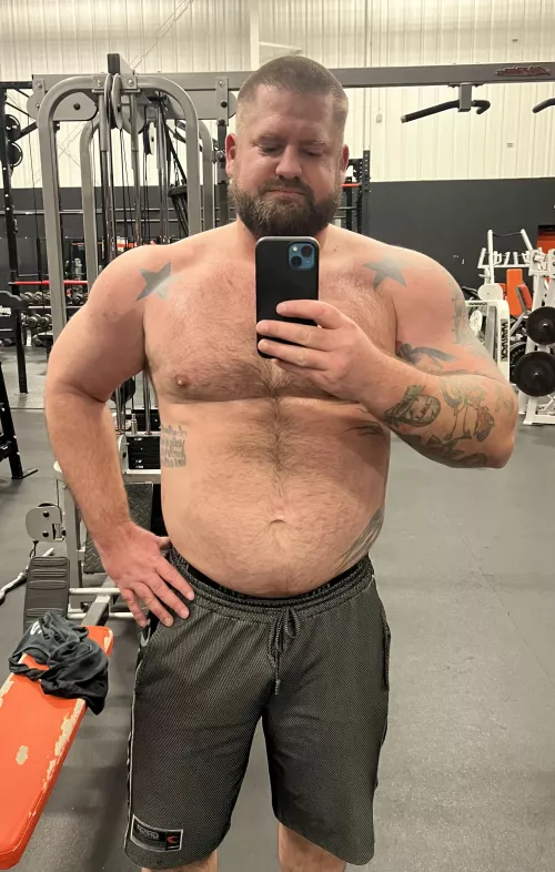 Shoulder veins are finally starting to show