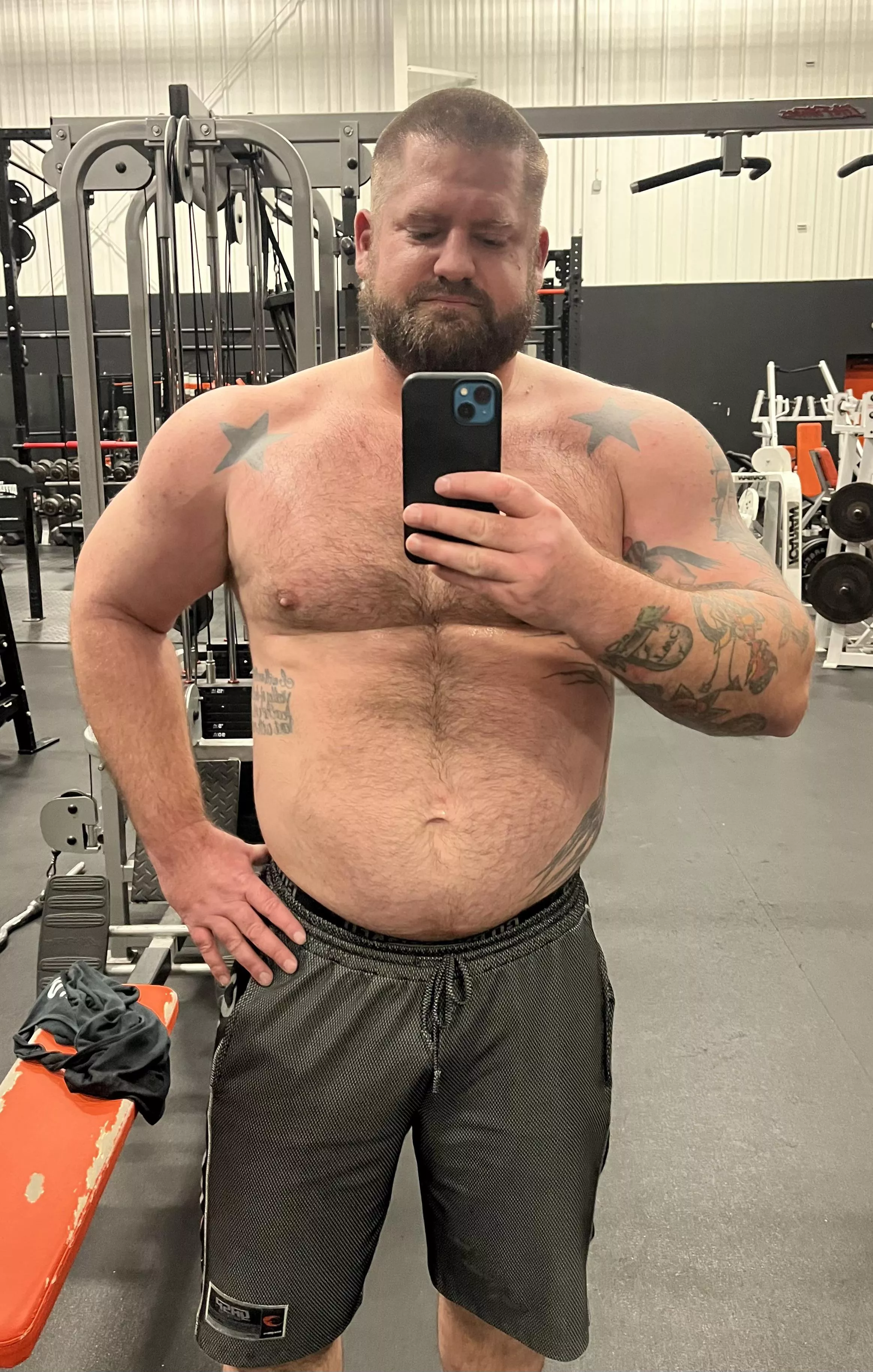 Shoulder veins are finally starting to show