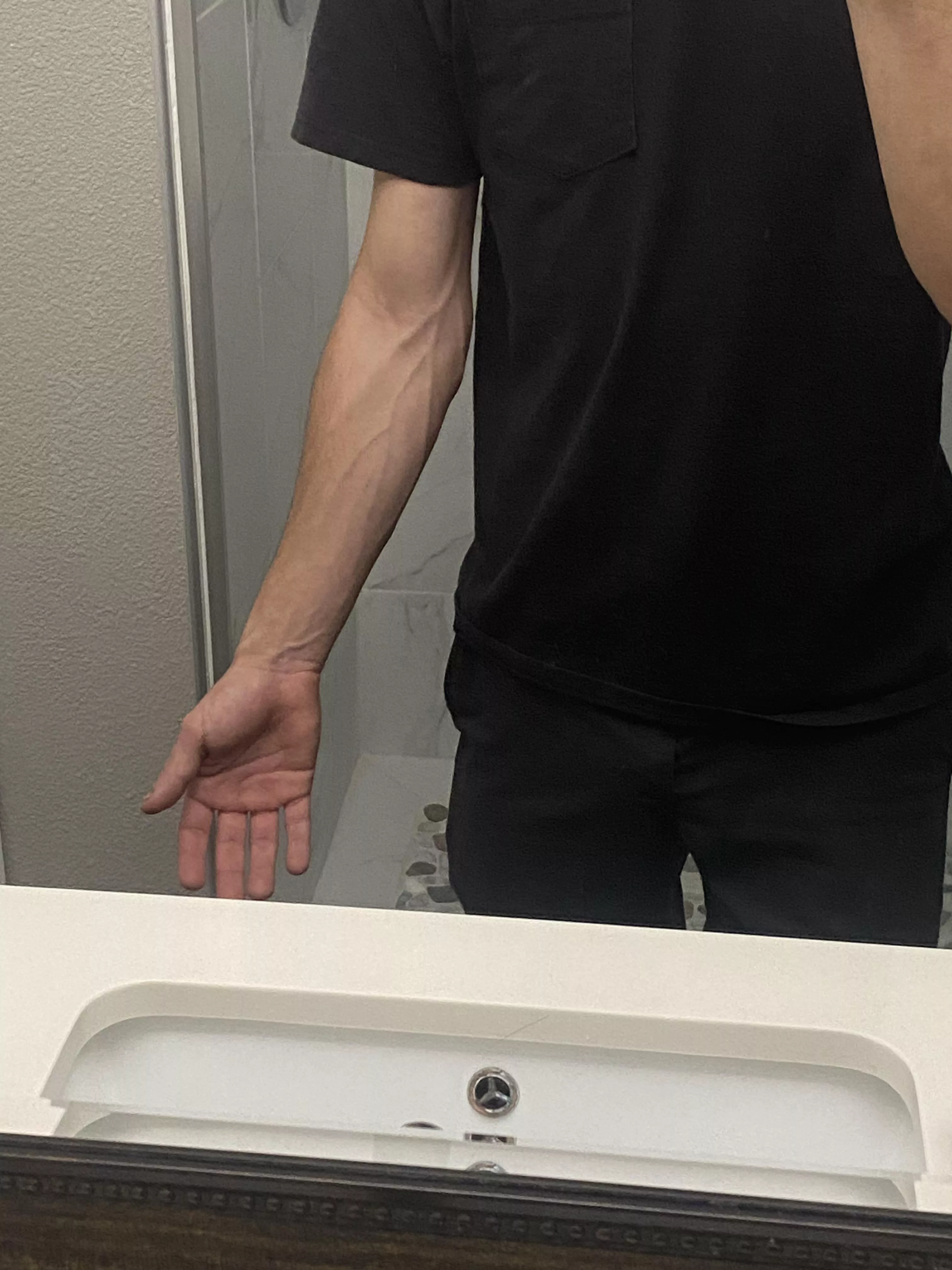 subtle veins w/ my slim build