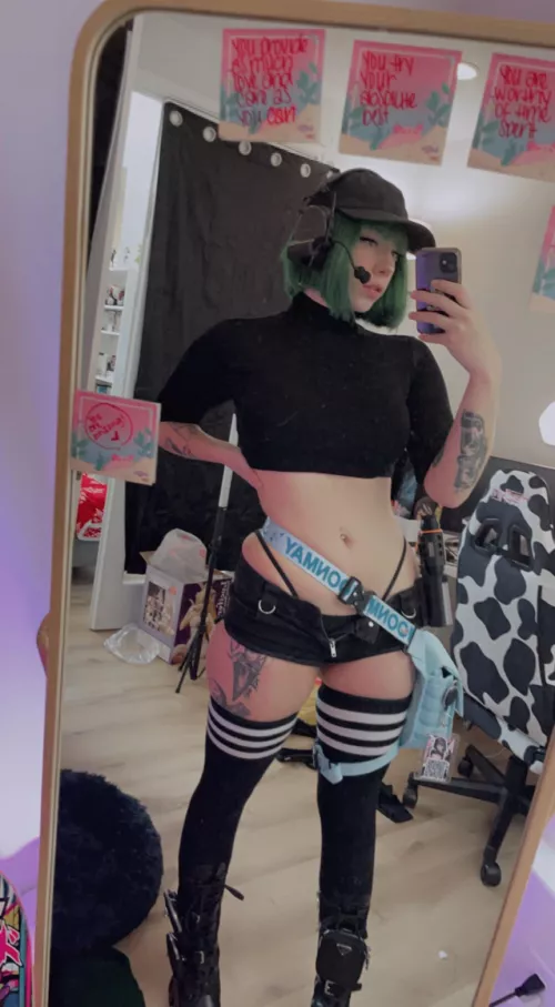 Sup cuties, sexy Ela was brought out for a Con