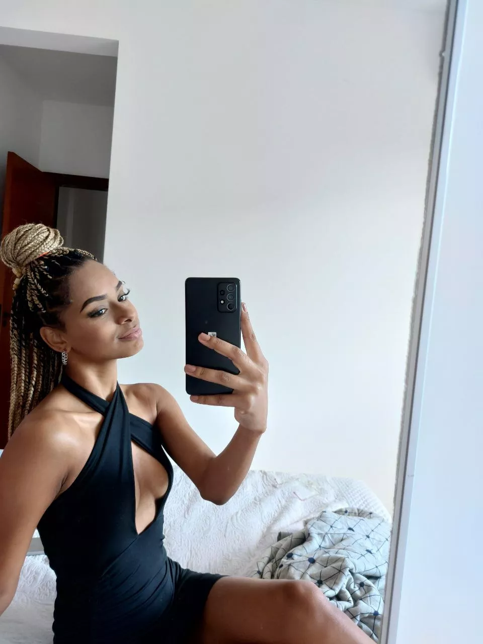 The most glam mirror selfie you will see today