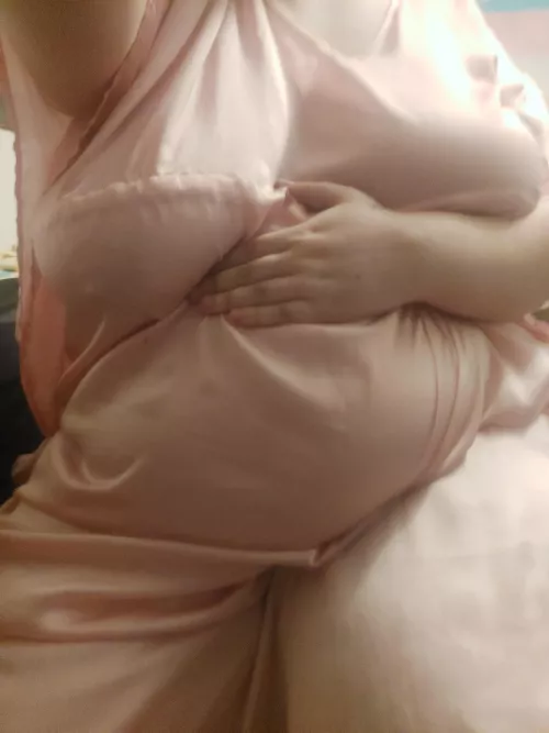 This was an after dinner stuffing. This nightgown makes me feel like a goddess ♡