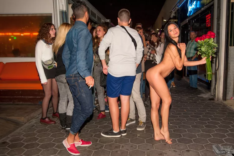 Thorns, tender skin and jealous girls... Adela - Olimpico V