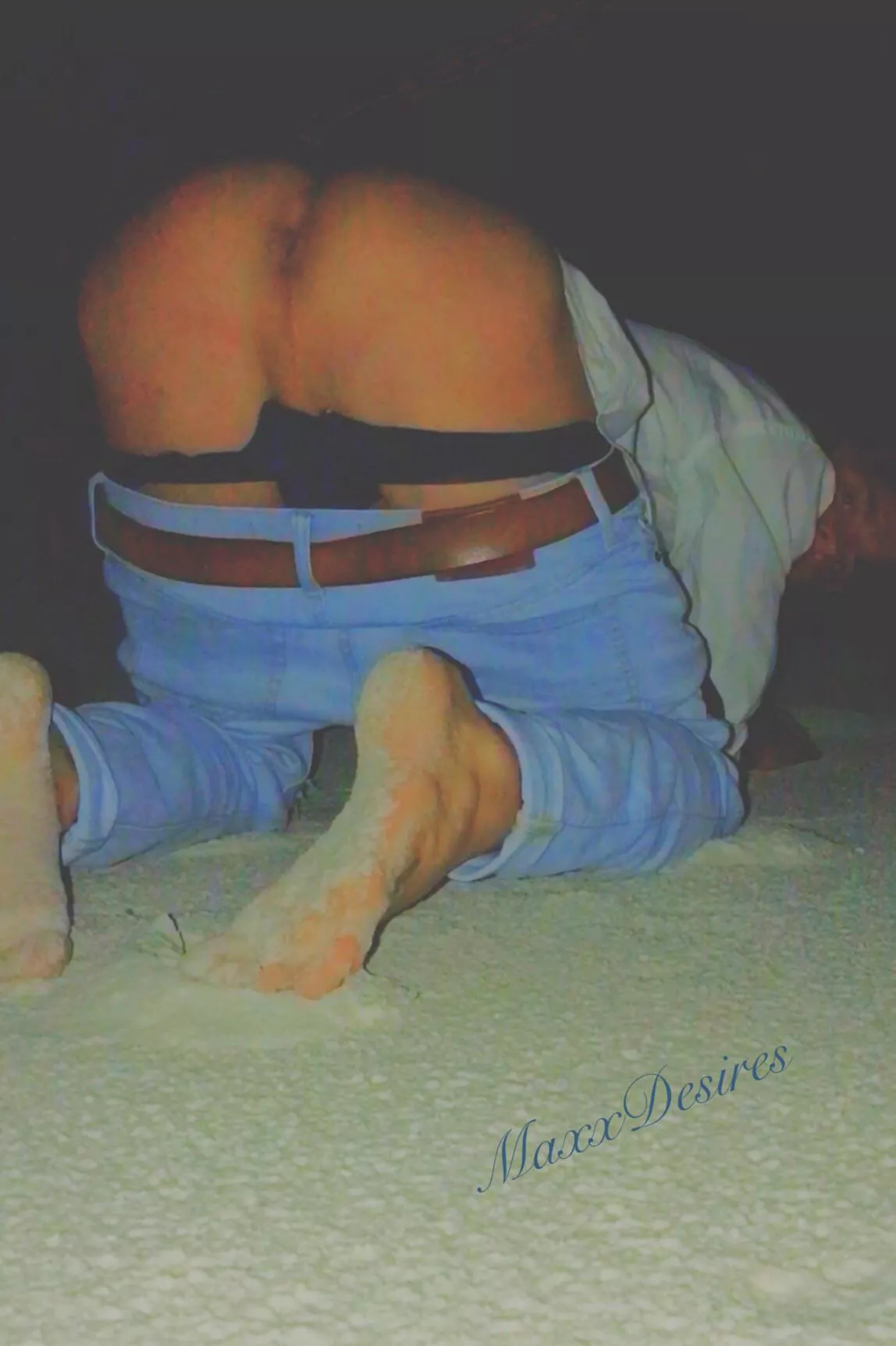 Toes in the sand, ass in the air😜