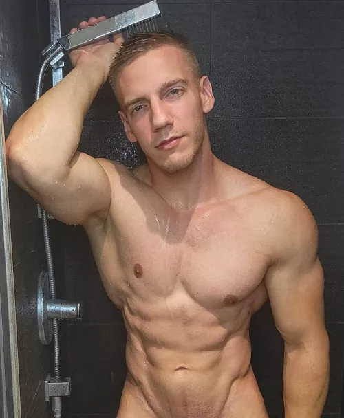 Who like to fuck in shower 😈💦..?