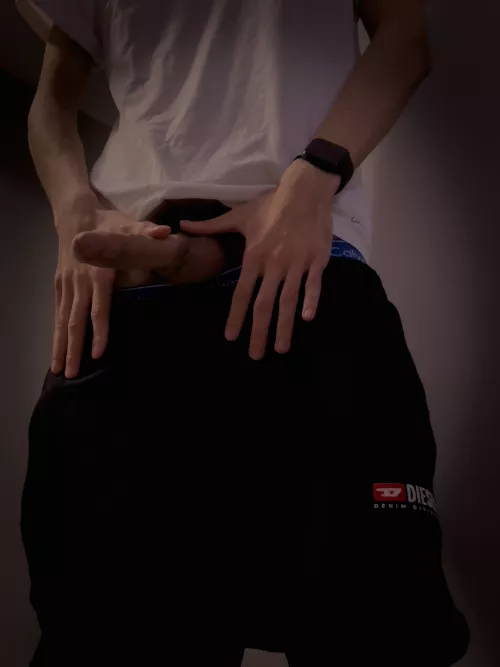 [20] kneel down and work