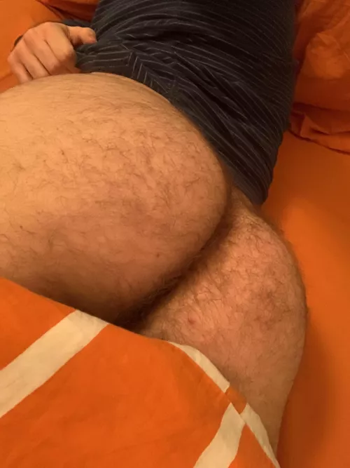 24 in shape DL bottom bro with a big furry bubble butt. Older+ 🍑 Add my snap: FurryBroCheeks