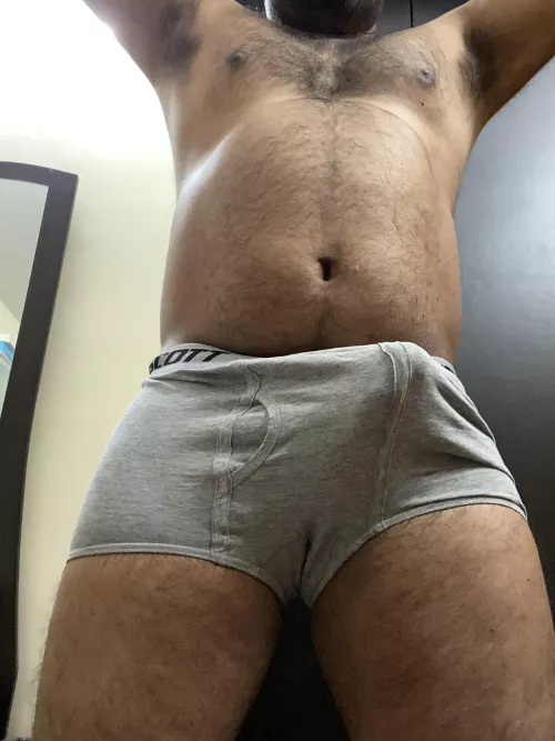 27 Indian chubby, anyone willing to remove the underwear? Young guys hmu!