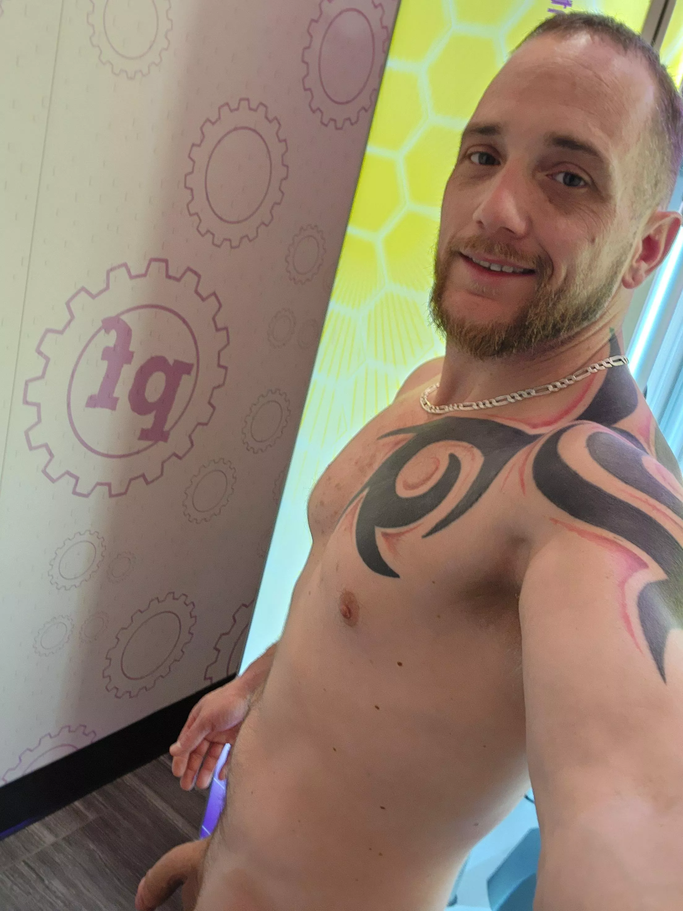 35[M] Abs ✔️ Tan ✔️ now off to slay the day! Let's Go!!